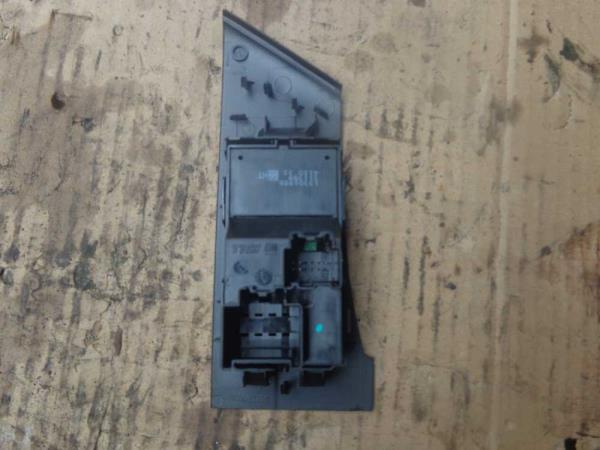 BOUTON LEVE VITRE OPEL ASTRA J (COTE PASSAGER) - Vue 2